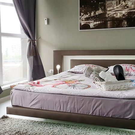 Sky Loft Sofia Apartment Bagian luar foto